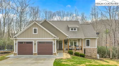 362 Fairway Oaks Dr, West Jefferson, NC 28694