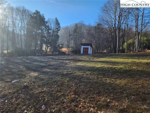 891 Little Elk Rd, Elk Park, NC 28622