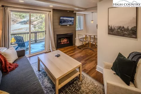 64 Creekside Dr #B, Banner Elk, NC 28604