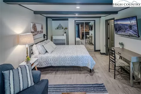 24 Creekside Dr #C, Banner Elk, NC 28604