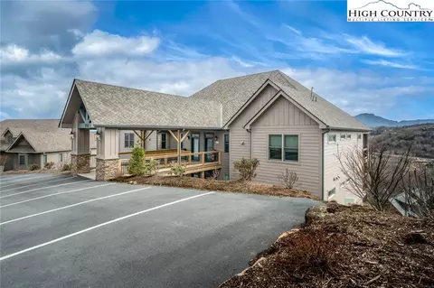 240 Ridgeline Apt 19 Dr #D, Sugar Mountain, NC 28604