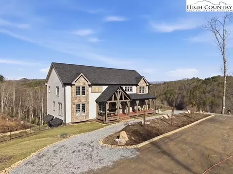 457 Autumn Leaf Way, Crumpler, NC 28617