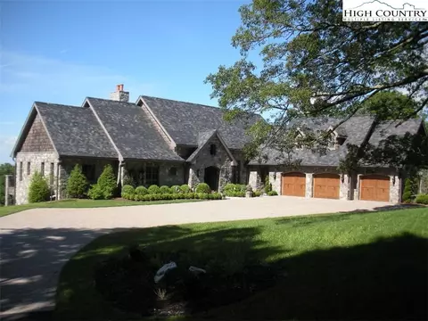 733 Dogwood Ln, Blowing Rock, NC 28605