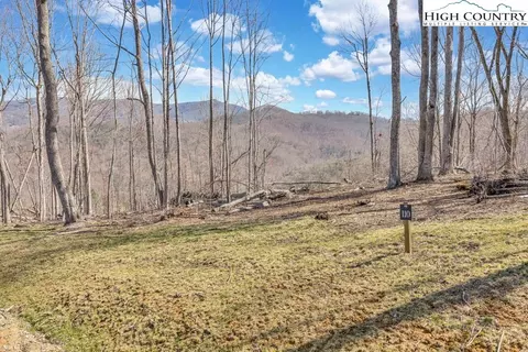 110 Blacksmith Cir, Elk Park, NC 28622