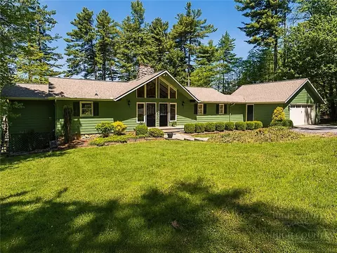 442 Country Club Rd, Glade Valley, NC 28627