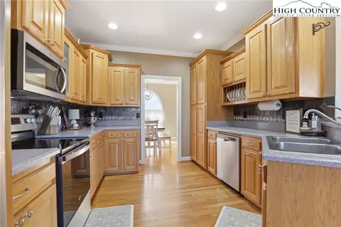 362 Mountain Shadows Dr, Purlear, NC 28665 photo 14