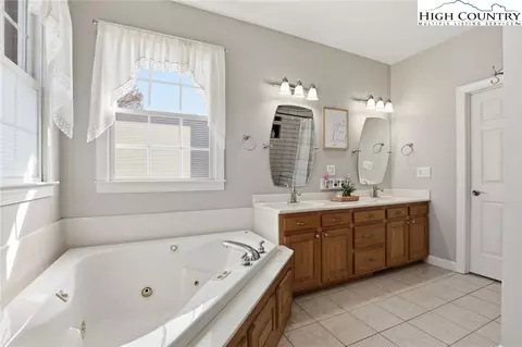 362 Mountain Shadows Dr, Purlear, NC 28665 photo 11