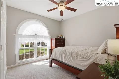 362 Mountain Shadows Dr, Purlear, NC 28665 photo 5