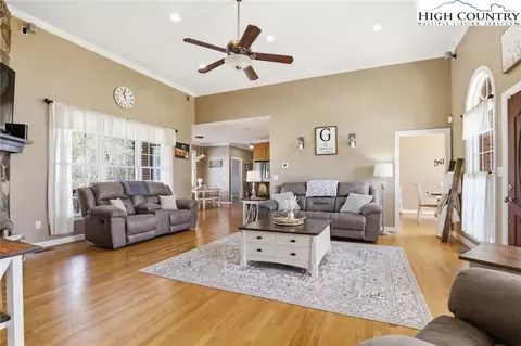 362 Mountain Shadows Dr, Purlear, NC 28665 photo 4