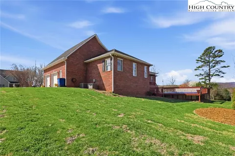 362 Mountain Shadows Dr, Purlear, NC 28665 photo 25
