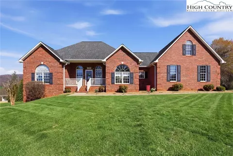 362 Mountain Shadows Dr, Purlear, NC 28665