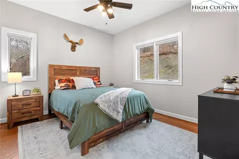 Bedroom - 94 Silver Fox Rdg, Beech Mountain, NC 28604 photo 4 of 9