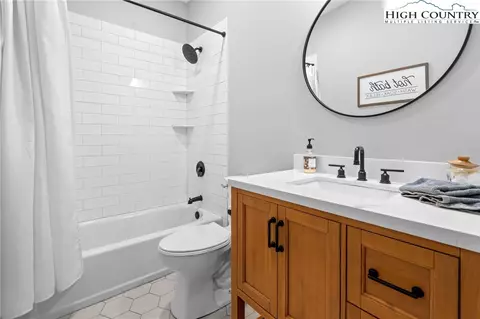 Bath - 94 Silver Fox Rdg, Beech Mountain, NC 28604 photo 5 of 5