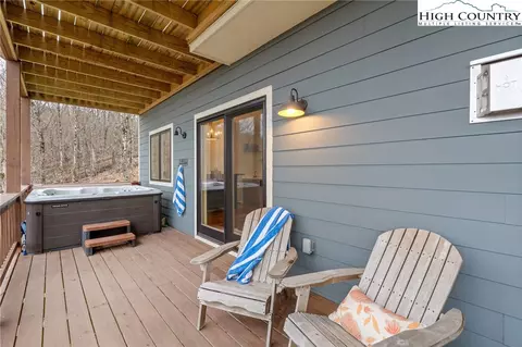 Exterior - 94 Silver Fox Rdg, Beech Mountain, NC 28604 photo 8 of 12
