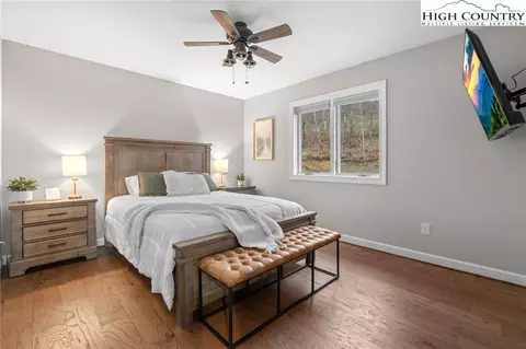 Bedroom - 94 Silver Fox Rdg, Beech Mountain, NC 28604 photo 7 of 9