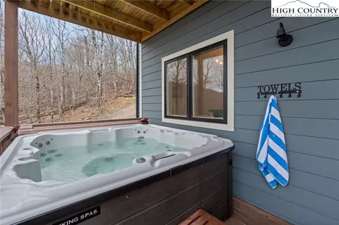 Exterior - 94 Silver Fox Rdg, Beech Mountain, NC 28604 photo 9 of 12