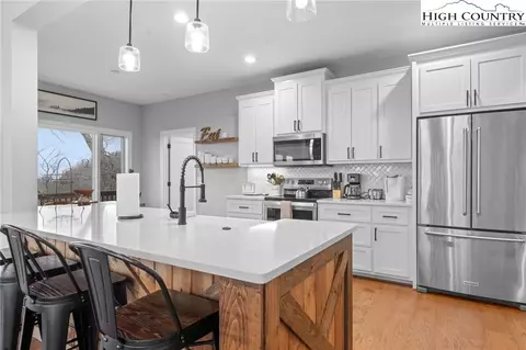 Kitchen - 94 Silver Fox Rdg, Beech Mountain, NC 28604 photo 1 of 3