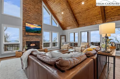 94 Silver Fox Rdg, Beech Mountain, NC 28604