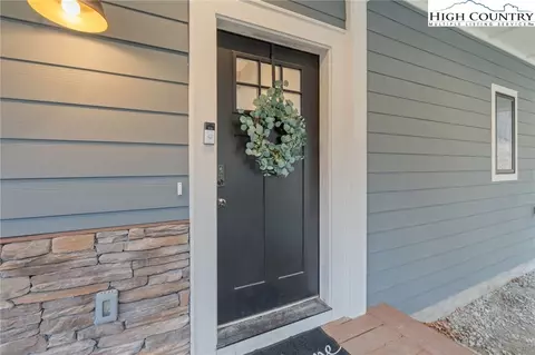 Exterior - 94 Silver Fox Rdg, Beech Mountain, NC 28604 photo 3 of 12