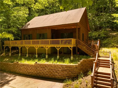 150 19th Hole Dr, West Jefferson, NC 28694