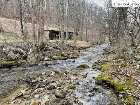 1275 Big Windfall Rd, Lansing, NC 28643