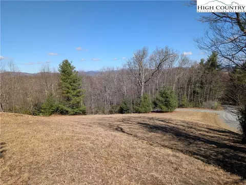 718 Green Mountain Rd, Sparta, NC 28675