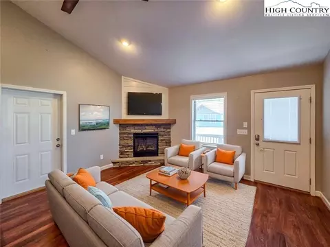 Living - 424 Townhomes Pl #., Boone, NC 28607 photo 2 of 5