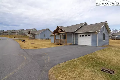 Exterior - 424 Townhomes Pl #., Boone, NC 28607 photo 2 of 10