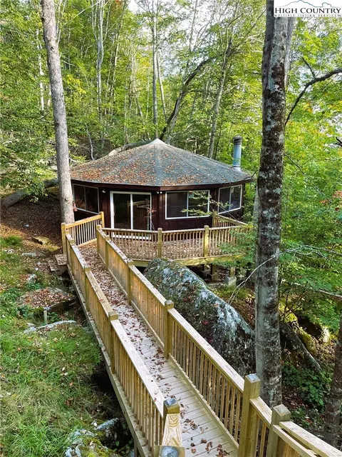 124 Beechwood Ln, Beech Mountain, NC 28604