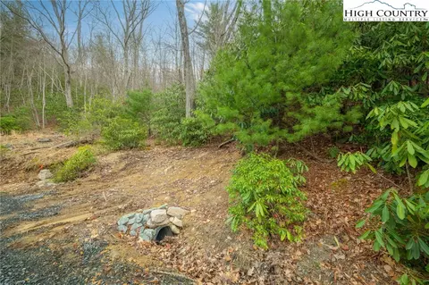 288 Poplar Dr, Beech Mountain, NC 28604