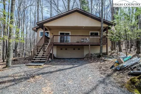 102 N Hickory Ln, Beech Mountain, NC 28604