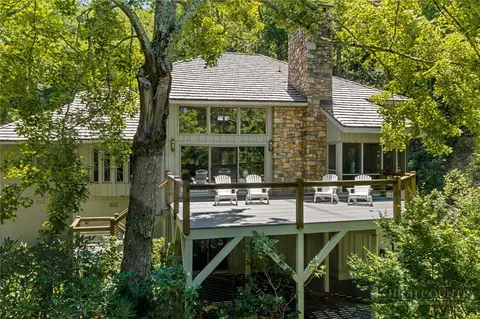 229 Cardinal Ct, Banner Elk, NC 28604