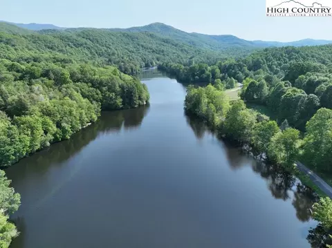 1762 Ripshin Mountain Rd, Roan Mountain, TN 37687