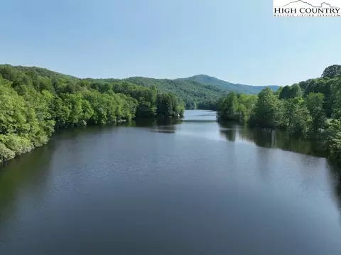 1764 Ripshin Mountain Rd, Roan Mountain, TN 37687