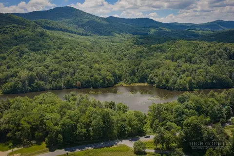 1772 Ripshin Mountain Rd, Roan Mountain, TN 37687