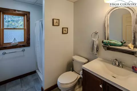 Bath - 614 Tarleton Cir, Boone, NC 28607 photo 4 of 4