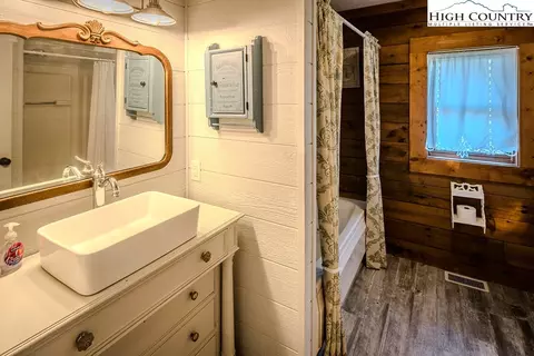 Bath - 614 Tarleton Cir, Boone, NC 28607 photo 1 of 4