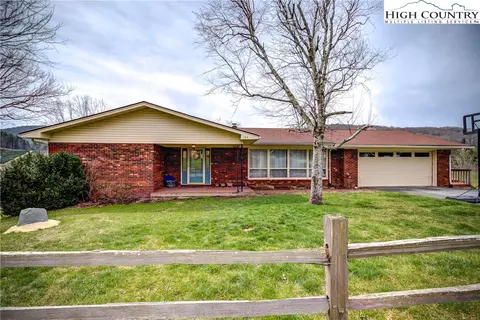 304 Evergreen Ln, Boone, NC 28607