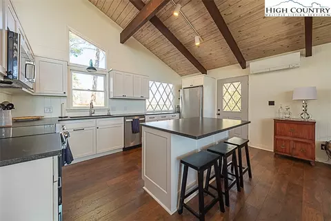 Kitchen - 89 Rabbit Run, Roaring Gap, NC 28668 photo 3 of 6