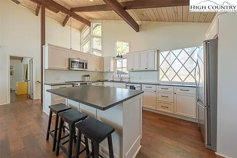 Kitchen - 89 Rabbit Run, Roaring Gap, NC 28668 photo 2 of 6