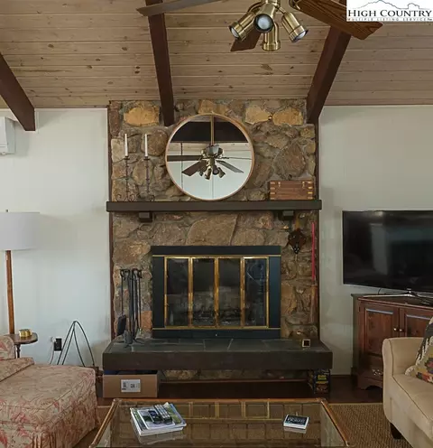 Living - 89 Rabbit Run, Roaring Gap, NC 28668 photo 2 of 2