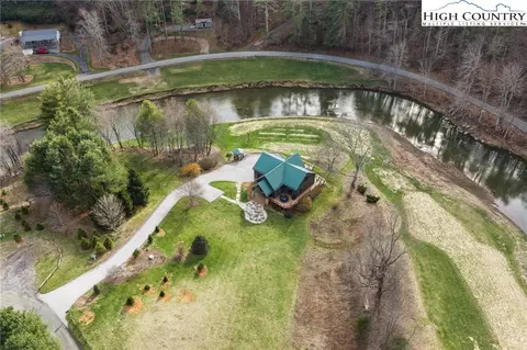 548 Green Meadows Dr, Todd, NC 28684