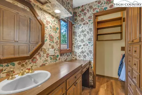 Bath - 369 Blairmont Dr, Boone, NC 28607 photo 5 of 6