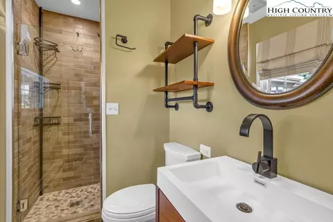 Bath - 369 Blairmont Dr, Boone, NC 28607 photo 2 of 6