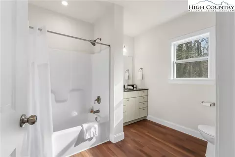 Bath - 262 Old Bristol Rd, Boone, NC 28607 photo 3 of 6