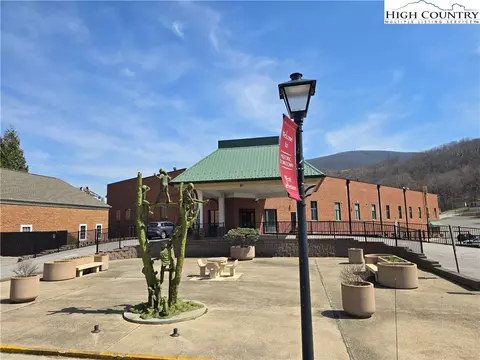 207 Jefferson Station Pl #207, West Jefferson, NC 28694