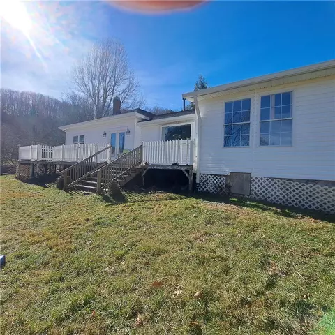 460 Little Elk Rd, Elk Park, NC 28622
