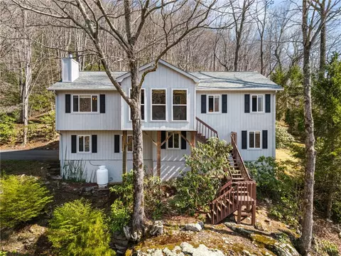 220 Woodwinds Ln, Seven Devils, NC 28604