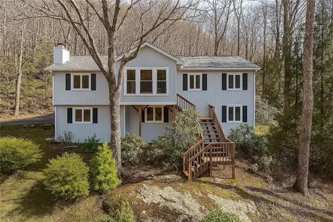 220 Woodwinds Ln, Seven Devils, NC 28604