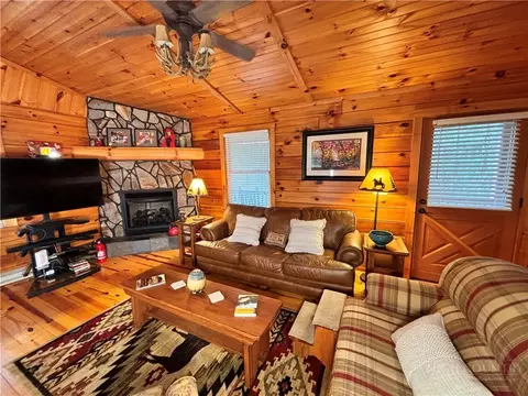 Living - 150 Turkey Rdg S, Lansing, NC 28643 photo 4 of 5